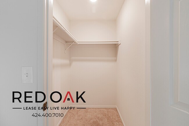 Building Photo - 4651 Cahuenga Blvd