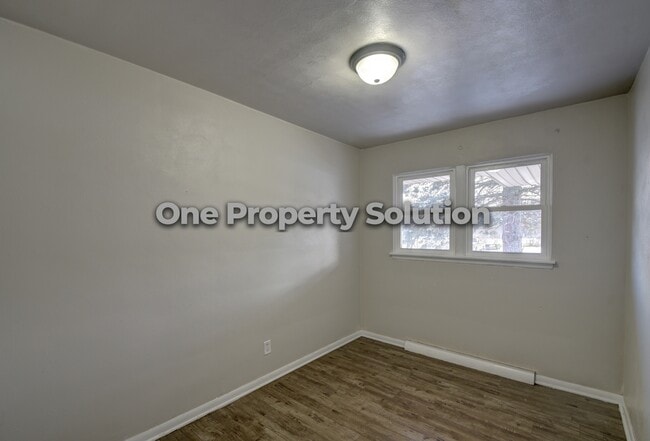 Building Photo - 4240 E 13th Ave
