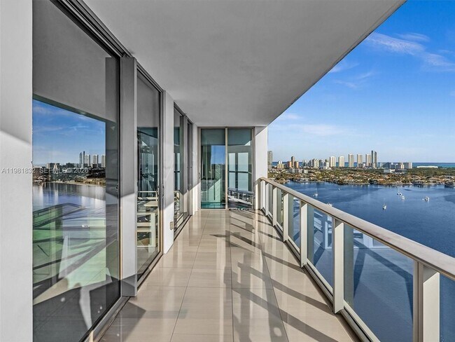 Building Photo - 17301 Biscayne Blvd