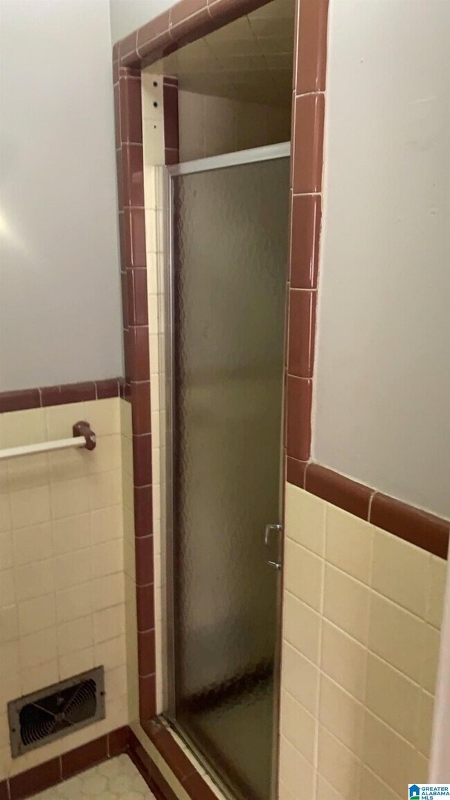 Building Photo - 1213 Oakwood St