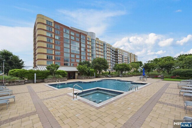 Building Photo - 8100 River 210