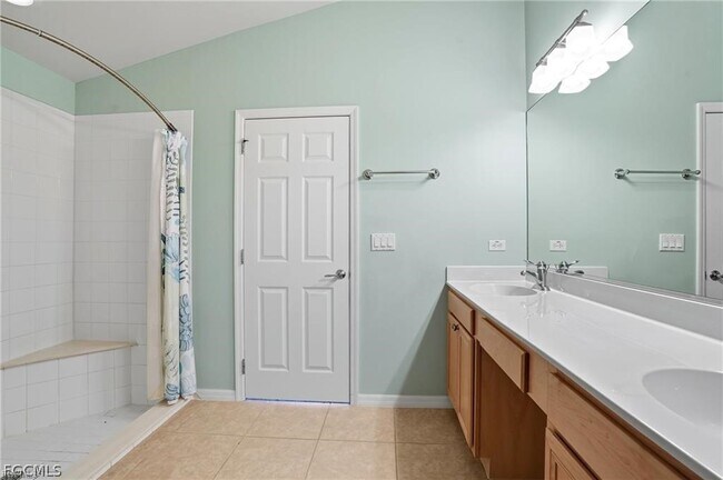 Building Photo - 2427 Woodbourne Pl