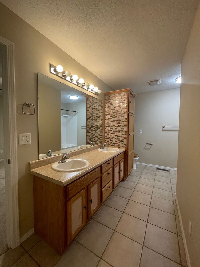 Building Photo - Executive Rental in Willard School District