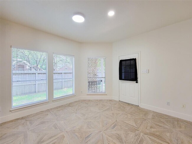 Building Photo - 218 Windrift Ct