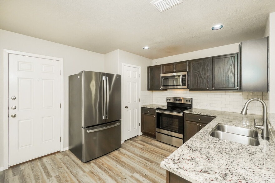Building Photo - 3215 Pedernales Dr