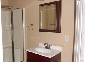 Building Photo - Two Bedroom/1 Bath Apt Johnson City TN