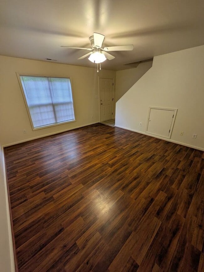 Building Photo - 2BD/2.5BA Unit at Water Oaks in Hickory!