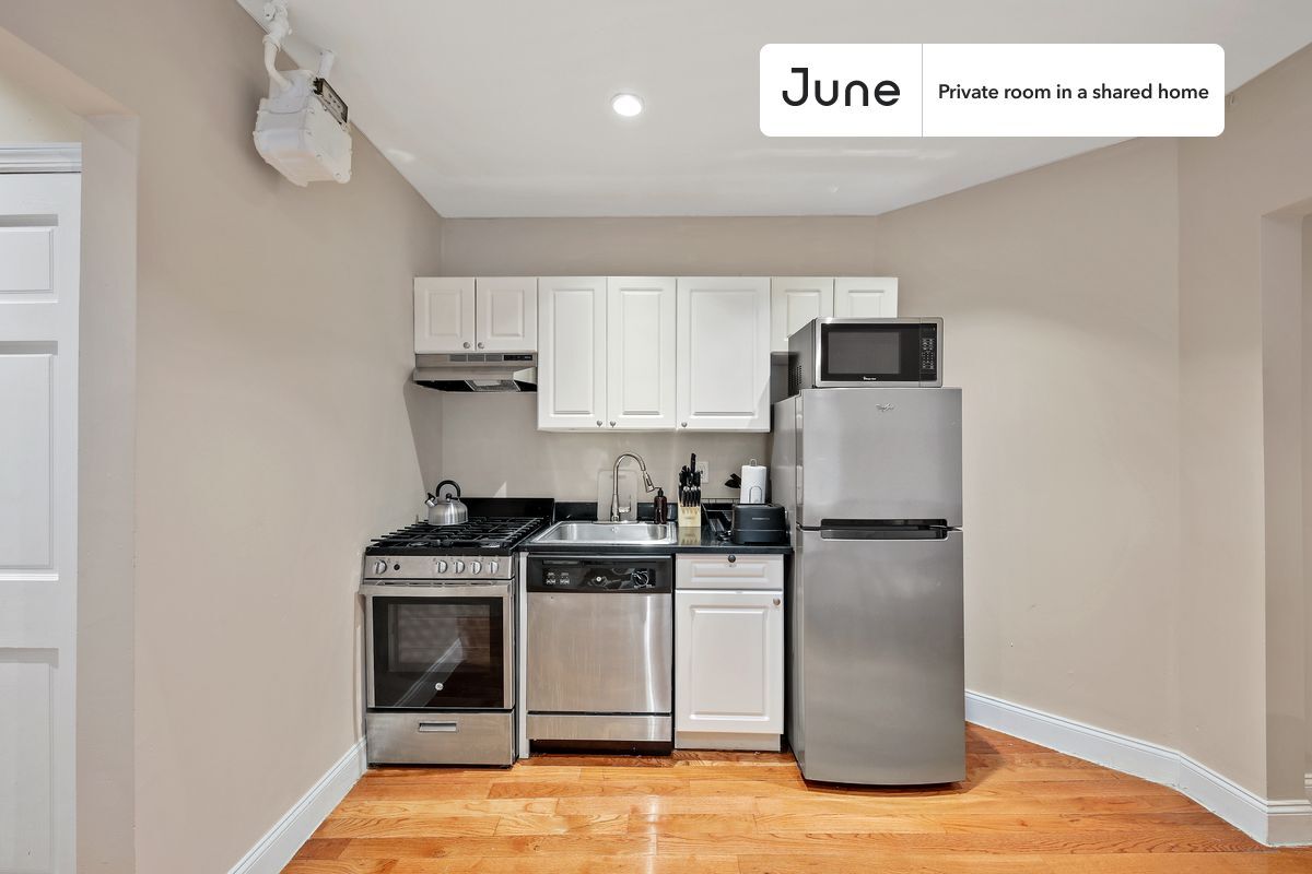 Building Photo - Room in Shared 2 bed/1 bath home