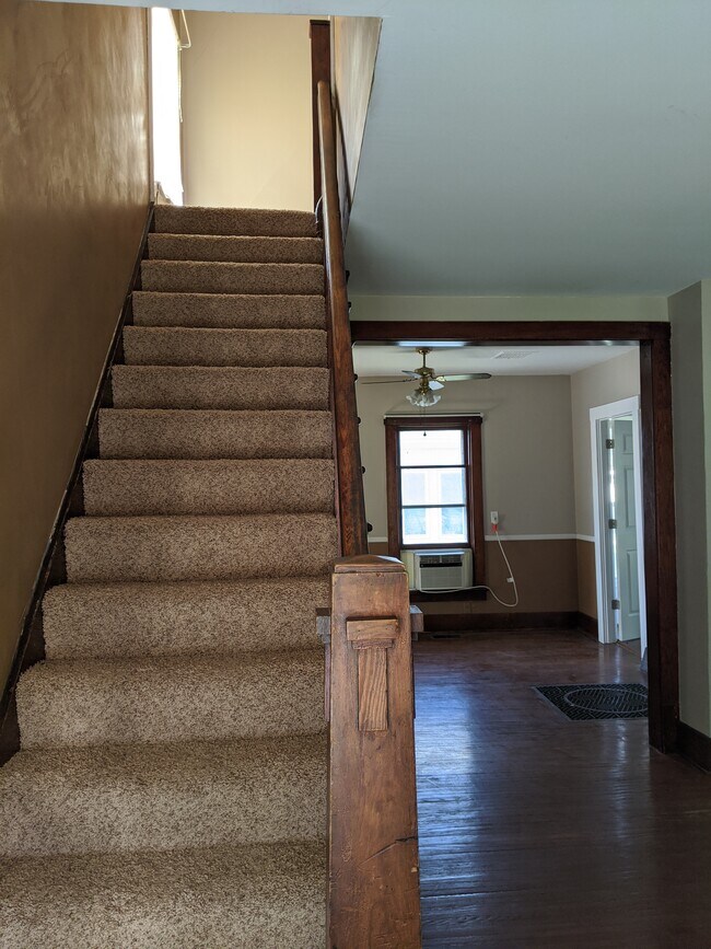 Front door entrance - 1425 5th Ave