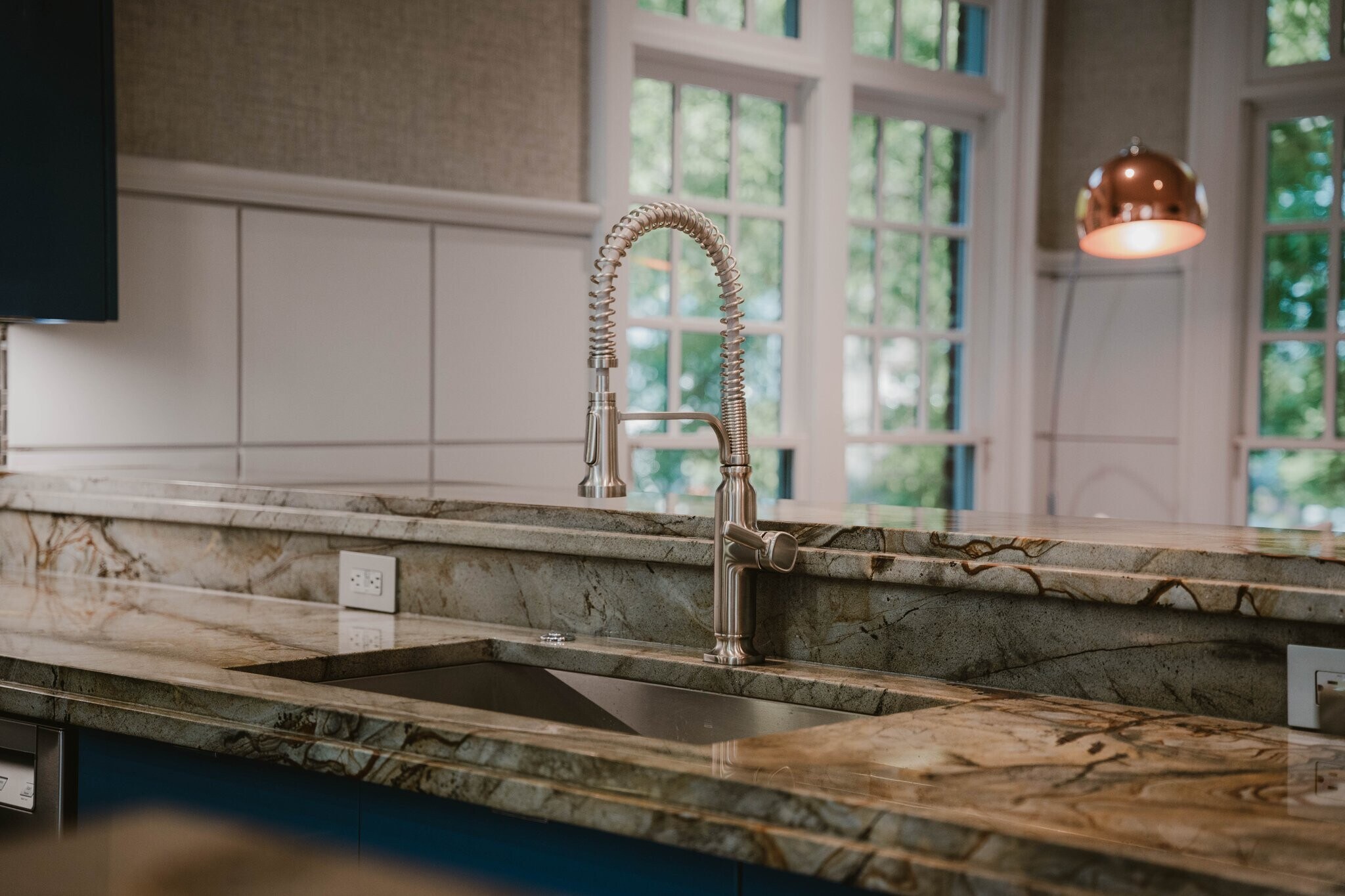 Building Photo - 1124 Dilworth Crescent Row