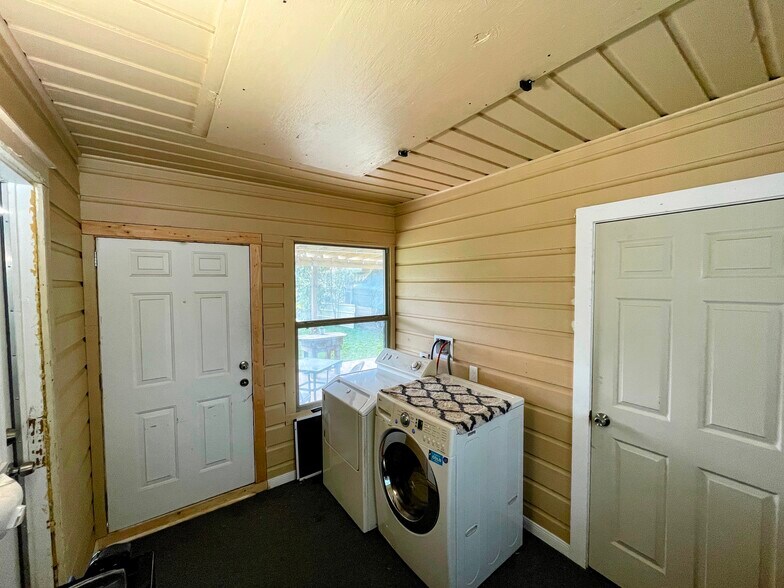 Building Photo - 618 Dunkley Dr