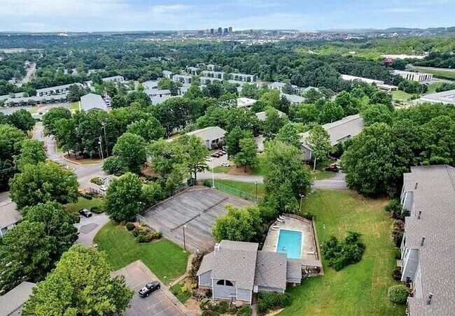 Building Photo - 405 Skyview Dr