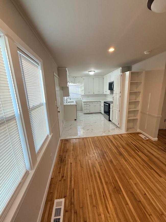 Building Photo - 5308 E Madison Ave Tulsa Ok