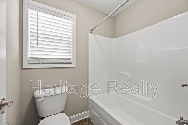 Building Photo - 925 Brookwood Ln