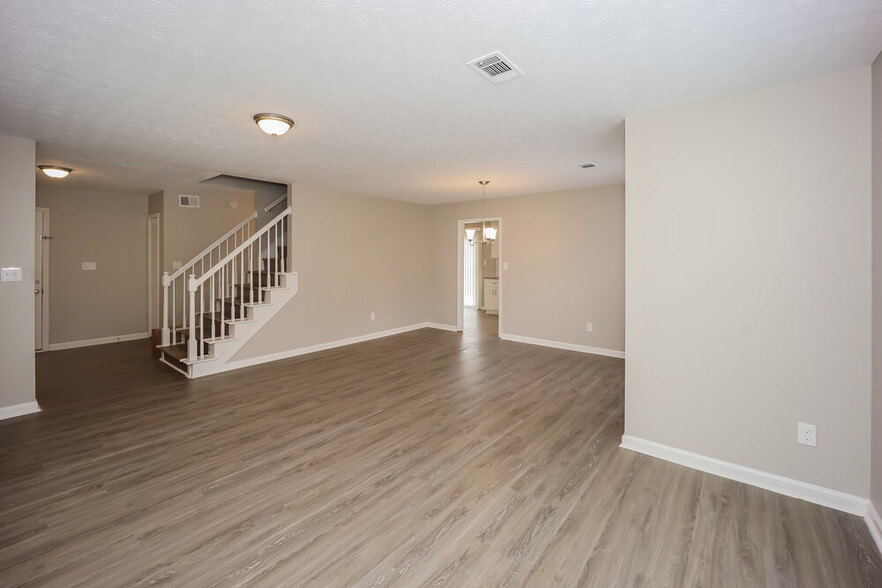 Building Photo - 576 Flint Ridge Ct