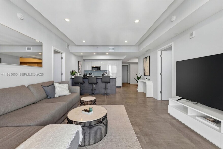 Building Photo - 1010 Brickell Ave