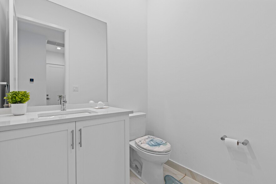 Building Photo - 12884 Wingspan Ct