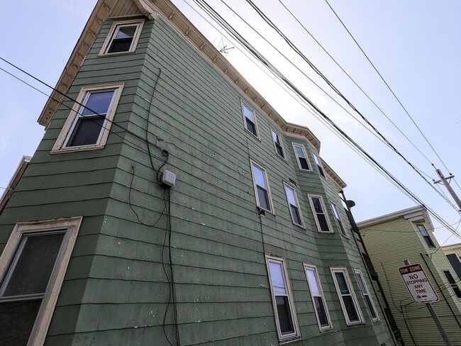 Building Photo - 90 Fisher Ave