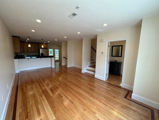 Building Photo - 8 Grant St