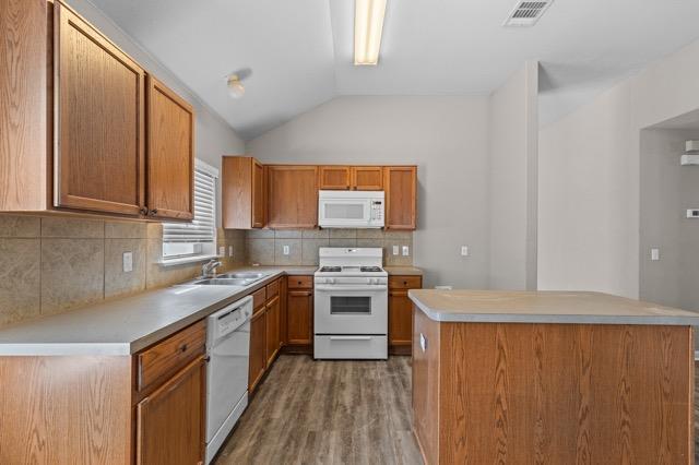 Building Photo - 561 Golden Creek Dr