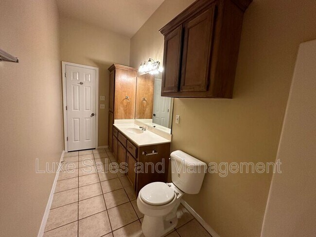Building Photo - 706 Rockridge Cir