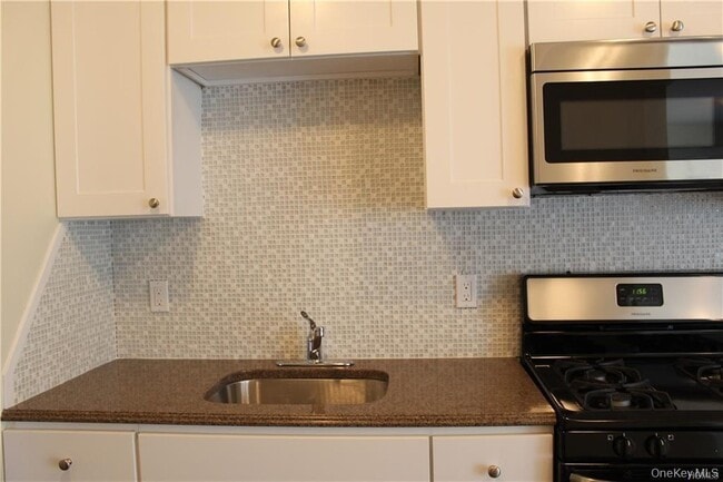 Building Photo - 190 Main St