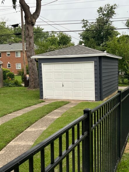 Garage - 337 Monteray Ave