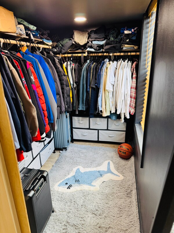 Building Photo - 24 E Winding Hill Rd