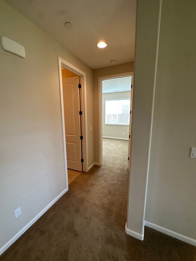 Building Photo - Spacious 4 Bed / 3 Bath Home with Large Covered Patio in Chico