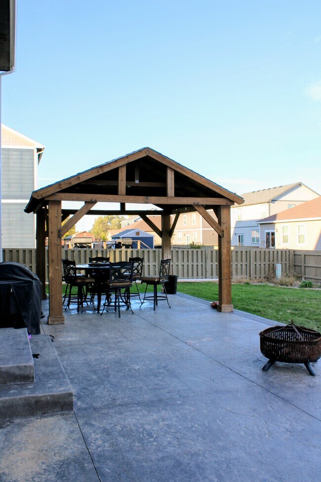 Building Photo - 415 3rd St