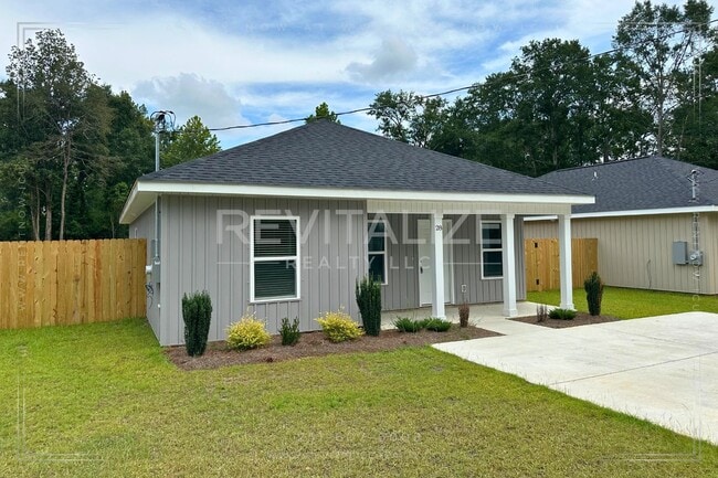 Building Photo - **OPEN HOUSE 08/17 1-3PM** 4 Bed/2 Bath Ho...