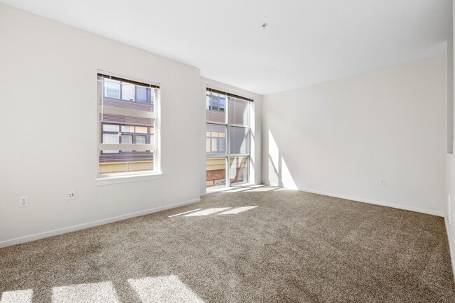 Building Photo - Beautiful 2 Bed 1.75 Bath Condo in Downtown Bellevue