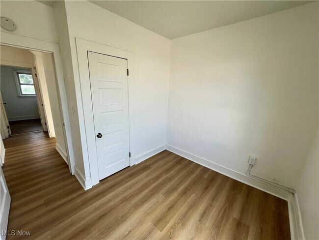 Building Photo - 117 W 29th St