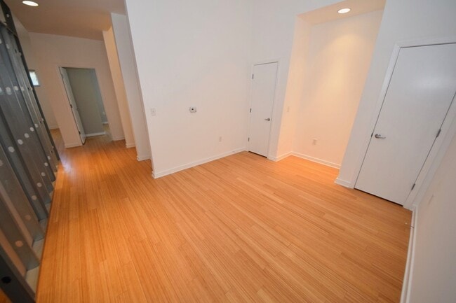 Building Photo - 1 bed, 1 bath condo in Cooper Young