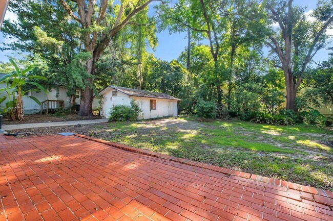 Building Photo - 123 Columbia Dr