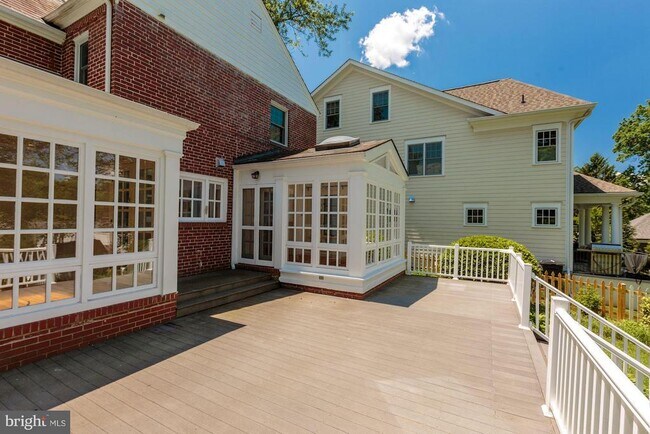 Building Photo - 4811 Drummond Ave