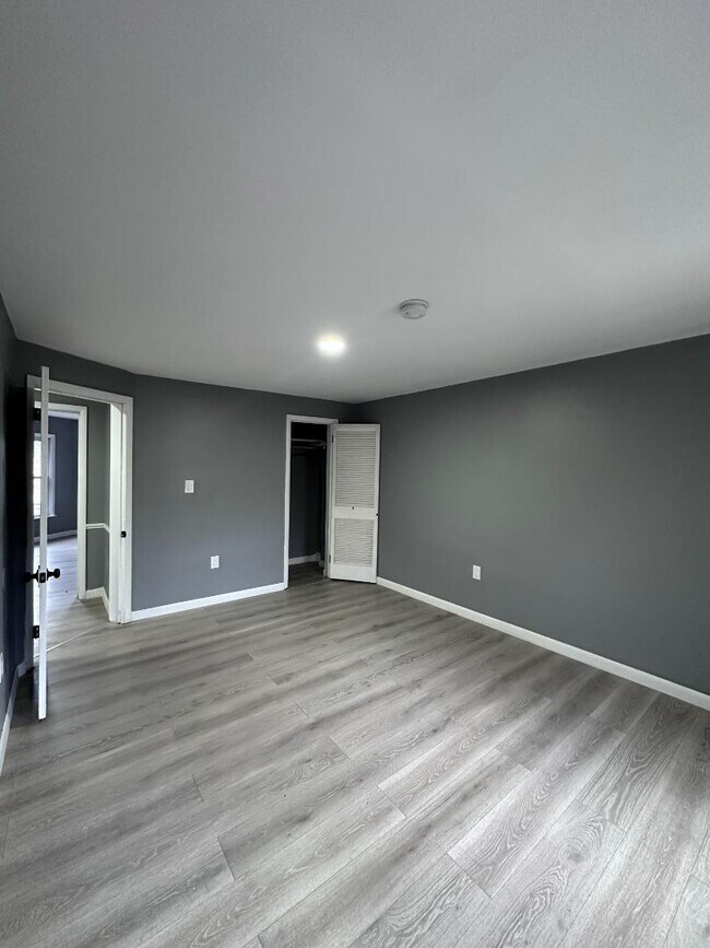 Building Photo - 81 Ashley St