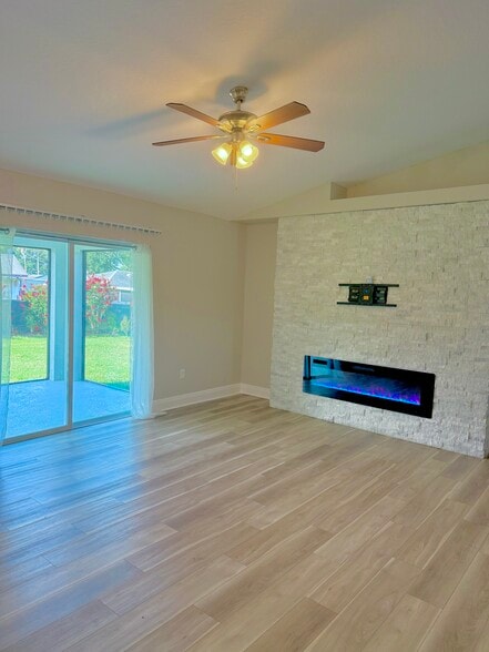 Building Photo - 2139 Sutton Ridge Ave