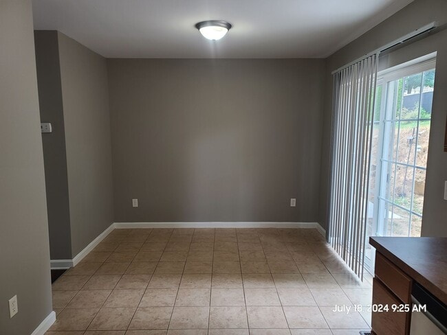 Building Photo - 3 Bedroom Townhouse for Rent in Waynesboro!