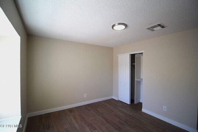 Building Photo - 4517 Loma Canada Ct
