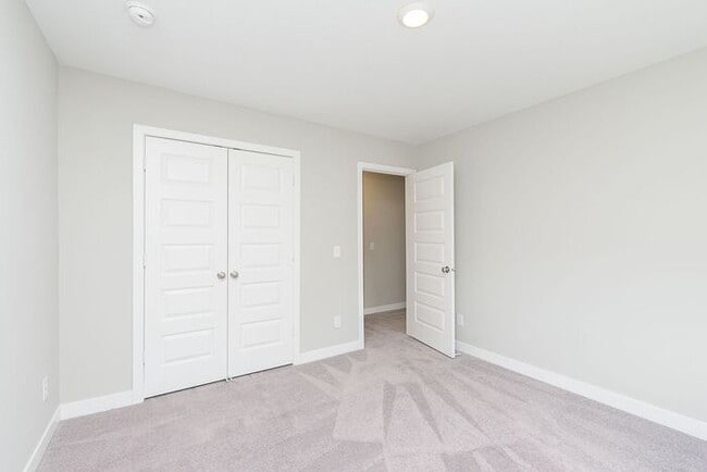 Building Photo - Gorgeous 3 Bedroom 2 Full/2 Half Bath Townhome in the Heart Of Carmel!