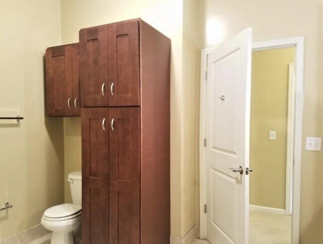 Building Photo - 870 Mayson Turner Rd NW