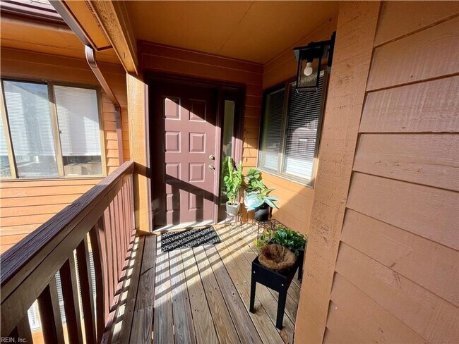 Building Photo - 2 Bedroom Chesapeake Bay Area Condo