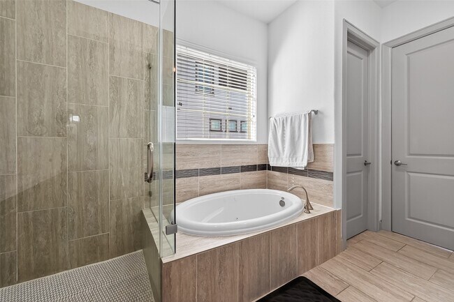 Building Photo - 1621 Rosewood St