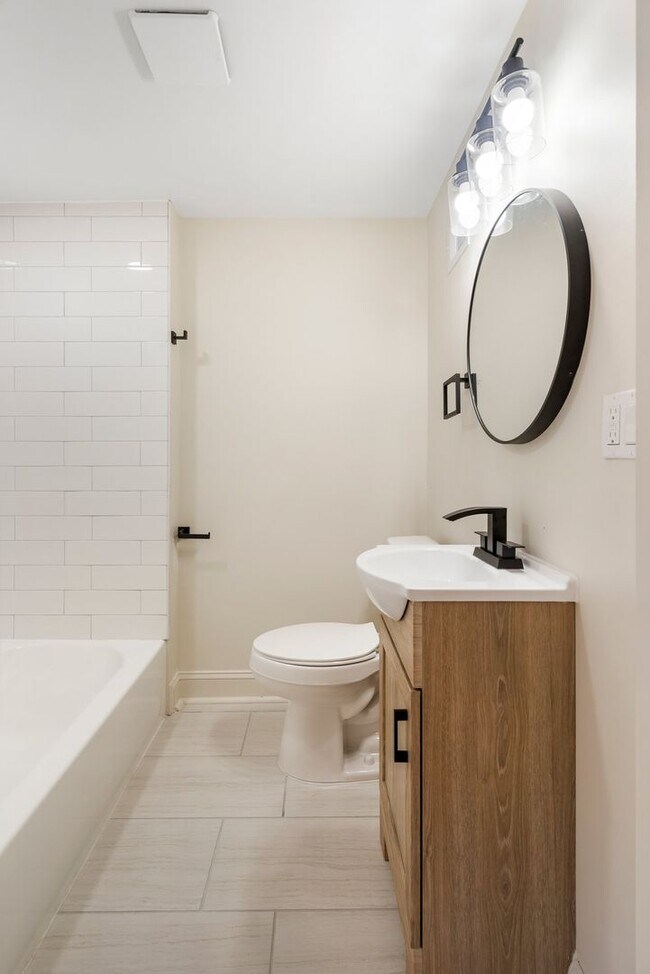 Building Photo - Beautiful 3 Bedroom 4 Bathroom East Baltim...