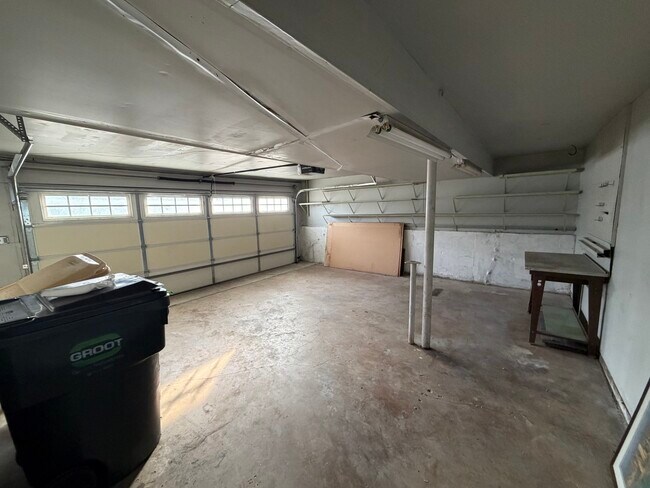 Building Photo - 1200 Glen Ln