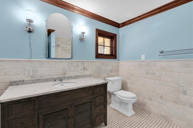 Building Photo - 5810 Bahama Shores Dr S