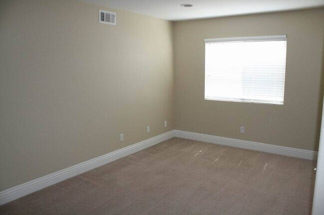 Building Photo - Beautiful  3bed 2.5 ba in Paseo del Sol. Lots of Amenities! Available now!
