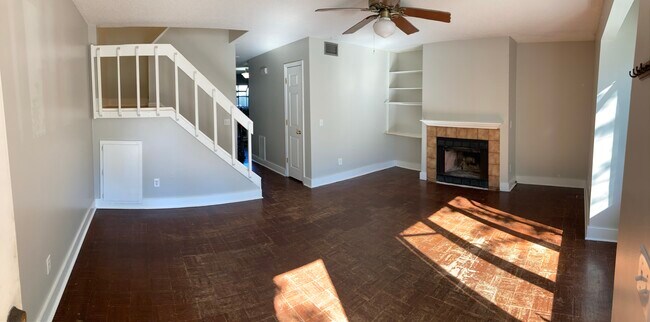 Living - 442 Cobblestone Dr