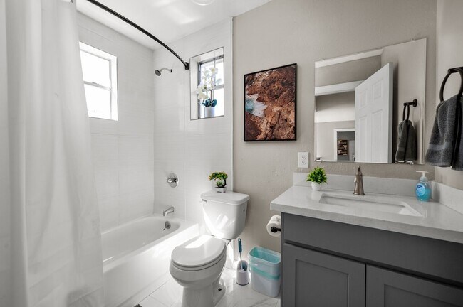 Building Photo - 2504 Ferguson Way